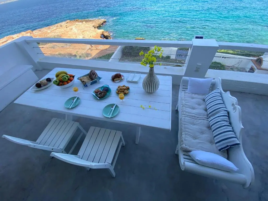 NV seafront Villa with private pool & NV seafront luxury suites no pool acces - Aegina
