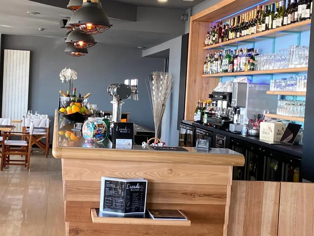 Acadie Saint Victor - Hôtel restaurant -Face mer- Châtelaillon plage