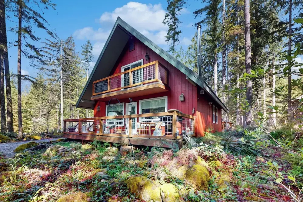 Dog-friendly 3 BR Cabin W & Decks & Bunk Room