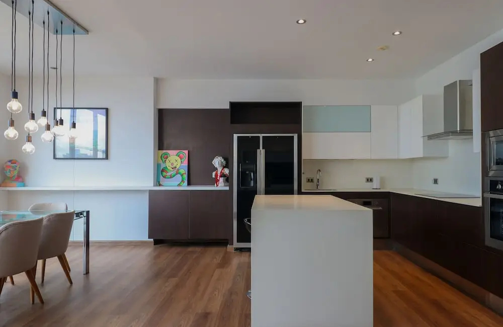 w Upscale 2BR Duplex w Balcony in Miraflores