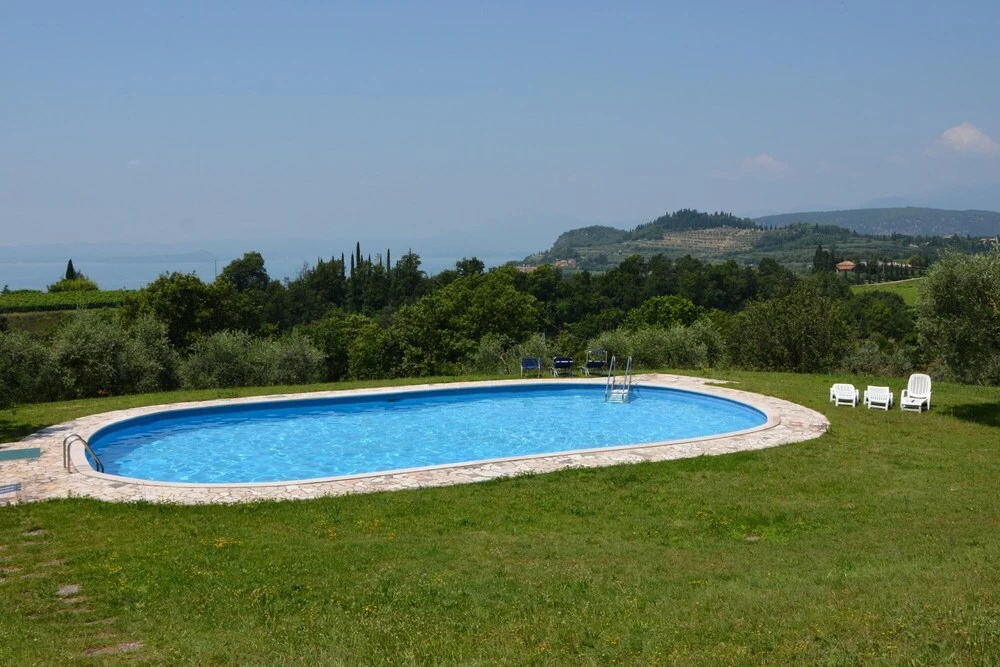 Residence ai Vigneti - 4 Sleeps With A c in Residence With Pool in Bardolino