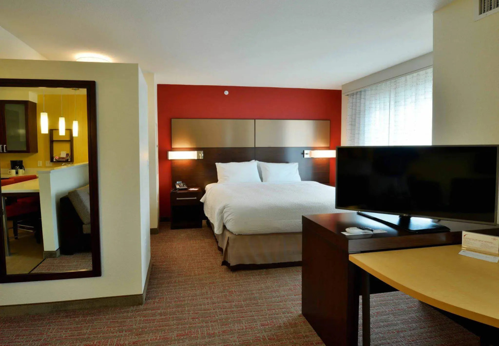 Courtyard by Marriott Omaha Aksarben Village