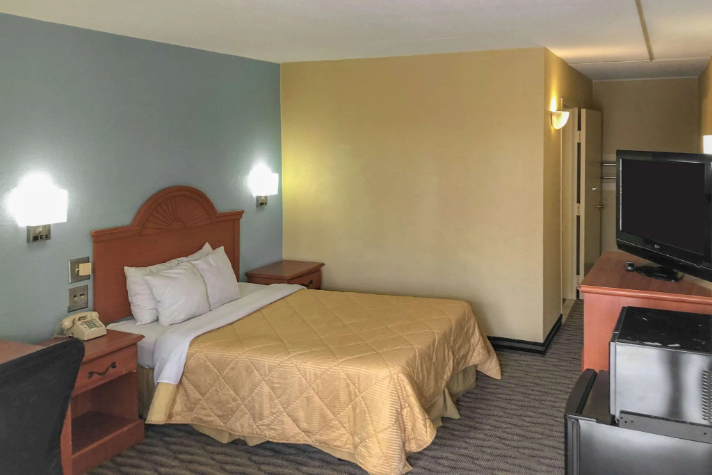 Rodeway Inn Joint Base Andrews Area