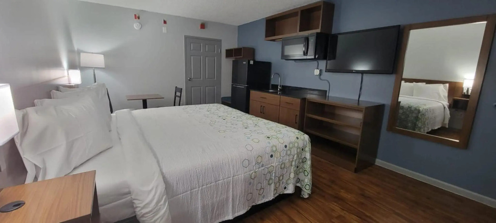 HomeTowne Studios by Red Roof Egg Harbor-Atlantic City Airport