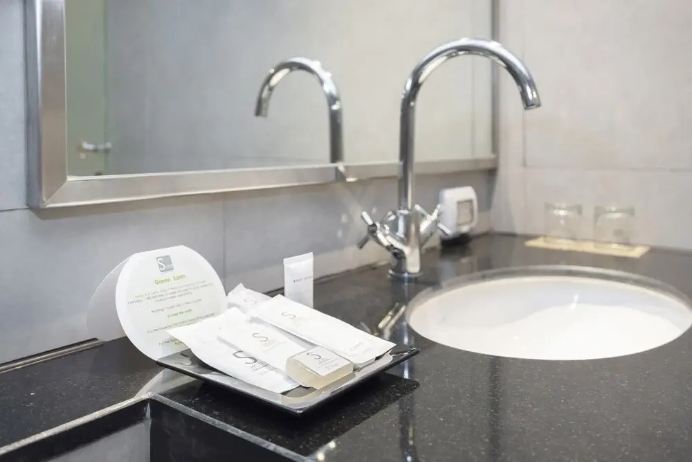 Silver Living Phrom Phong by Favstay