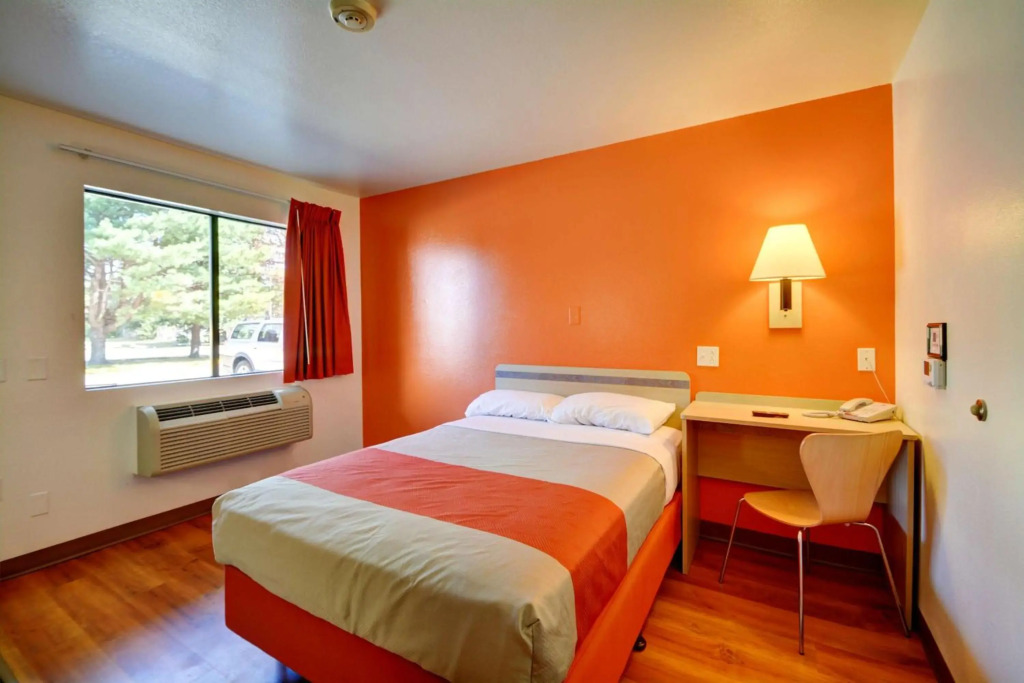 Motel 6-Windsor Locks, CT - Hartford