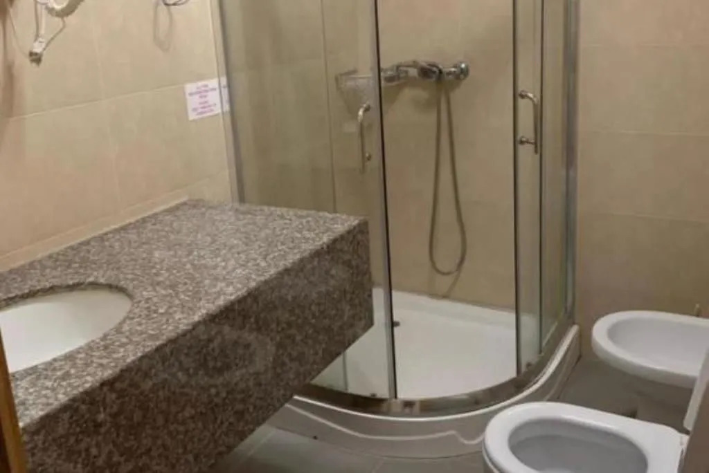 Eval Hotel