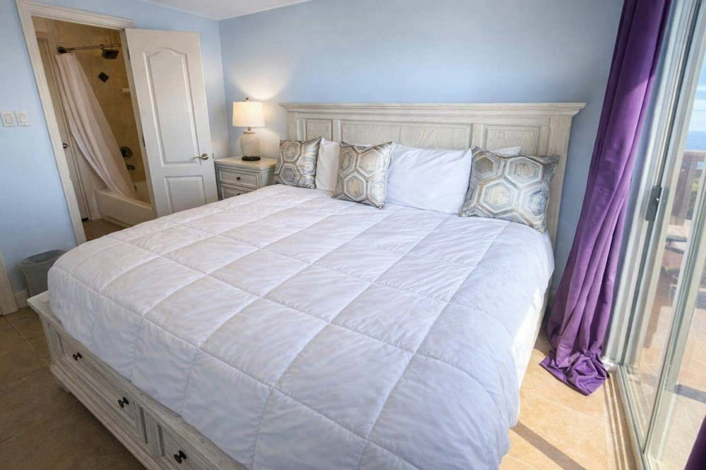 Near Beach Retreat - Ground Floor - Pool - Walk To All 2 Bedroom Apts