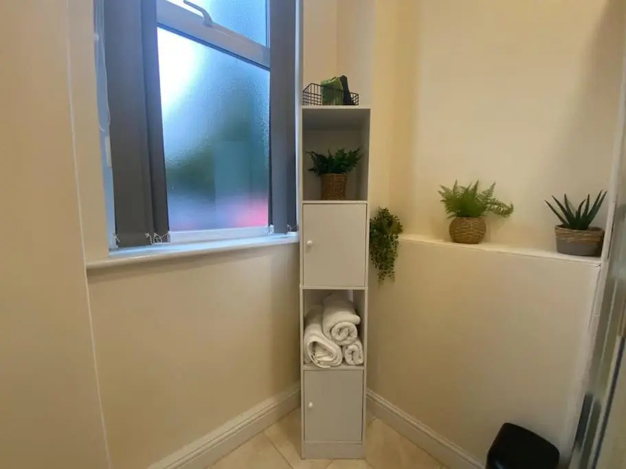 Modern studio apartment - great location!