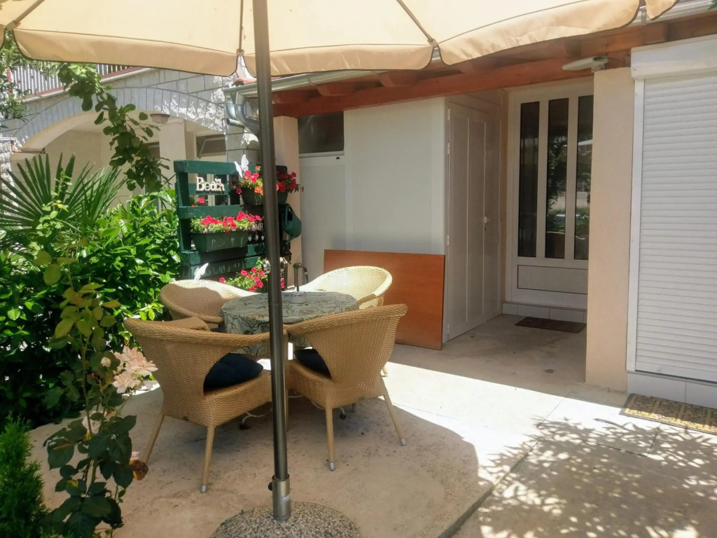Lovely apartment with garden and terrace