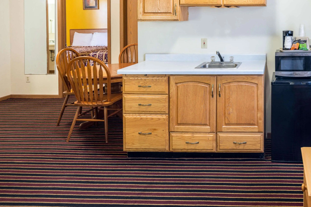 Rodeway Inn & Suites Austin I-90