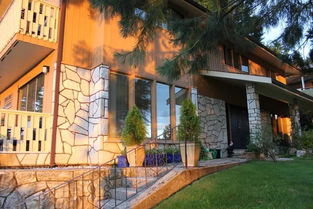 Sequoia House