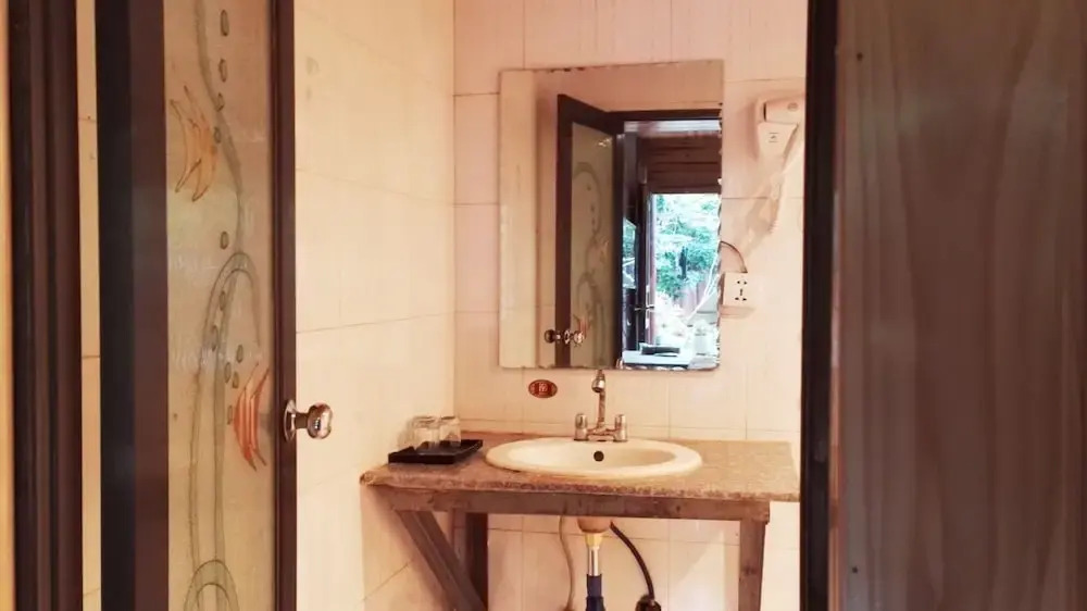 Luguhu Lakeside Apu Guest House