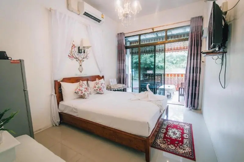 Sundaze Samet Hostel & Hangout