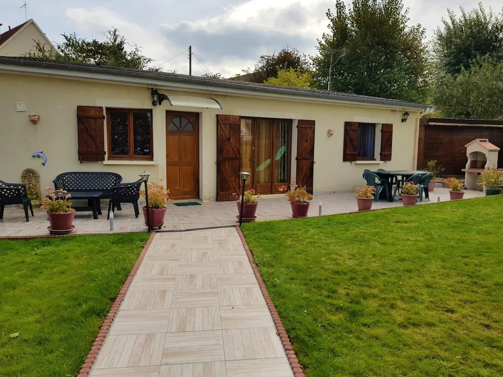 House With 2 Bedrooms in Ver-sur-mer, With Enclosed Garden - 100 m From the Beach