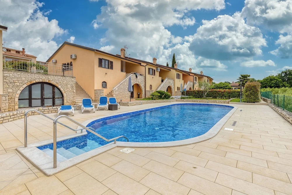 Pool House Kristina Near Porec