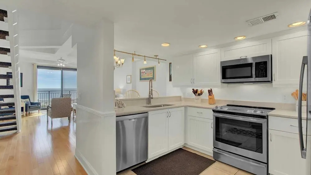 401 A Shipwatch by Avantstay Beachfront Condo w/ Community Pool Access!