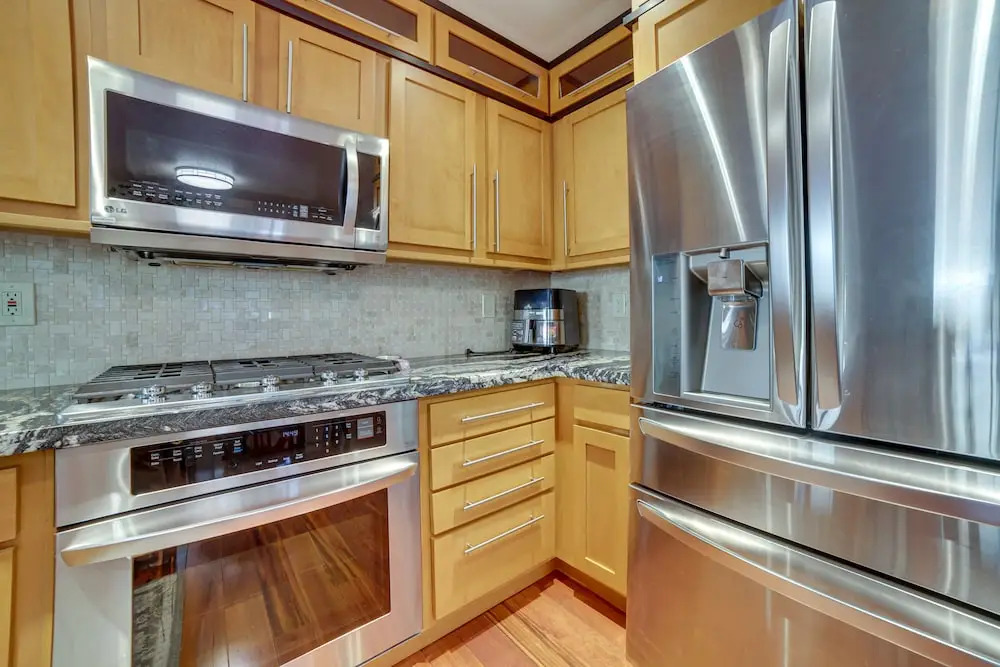 1 Mi to Downtown Reno: Spacious Home w/ Deck!