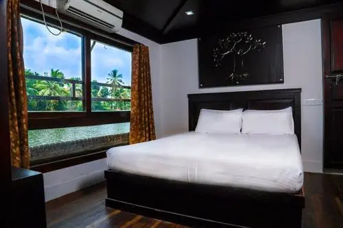 Nova Holidays Houseboat