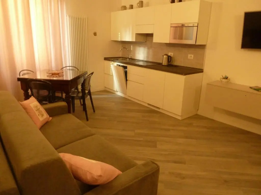LA TORRE LUNGA -Smart Working- 150 m dalle-from Due Torri-Two Towers