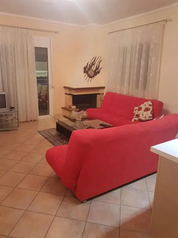 Flexible 2 floor(1st and 2nd floor) house with private parking