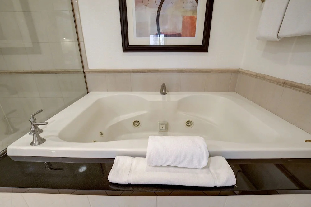 Premium Suite w/balcony at The Signature
