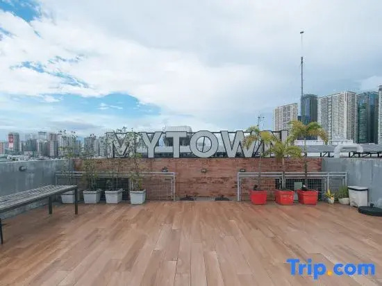 RedDoorz Premium at MyTown New York