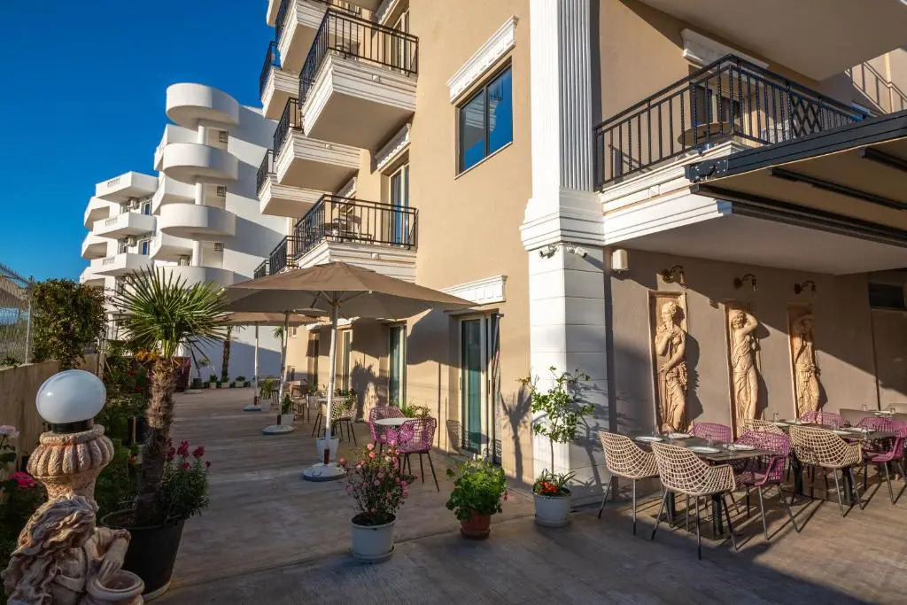 Class Hotel