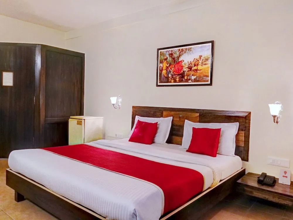 OYO 11093 Hotel Rathod Suites