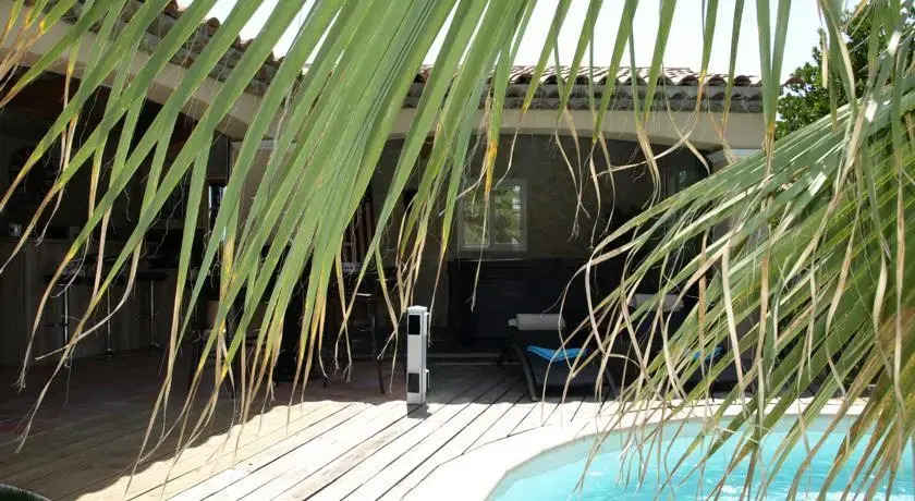 Piscine à débordement sur la Cote dAzur