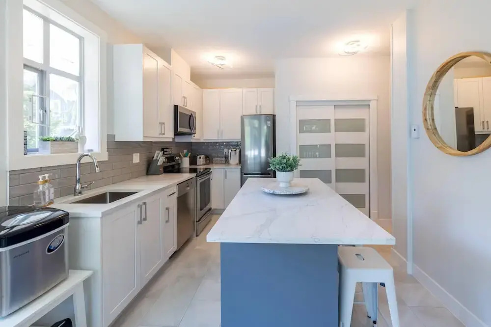 Panoramic Views from this gorgeous 2 Bed Property - Village Location