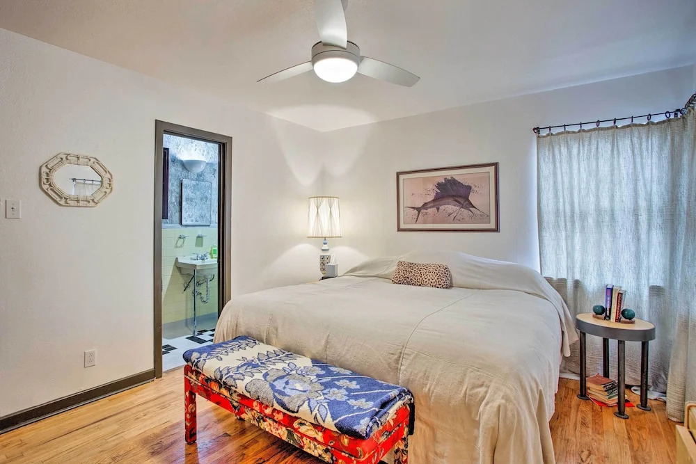 Pet-friendly River District Gem 5 Mi to Stockyards
