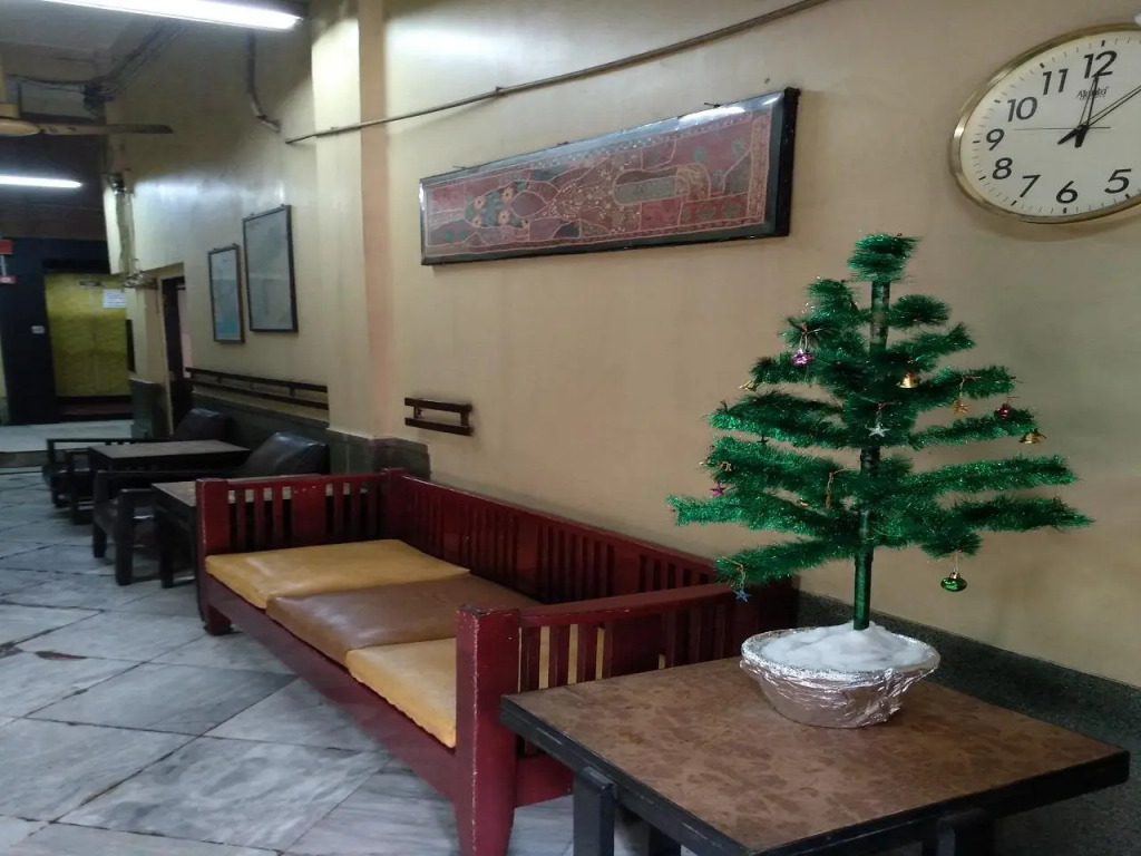 Broadway Hotel