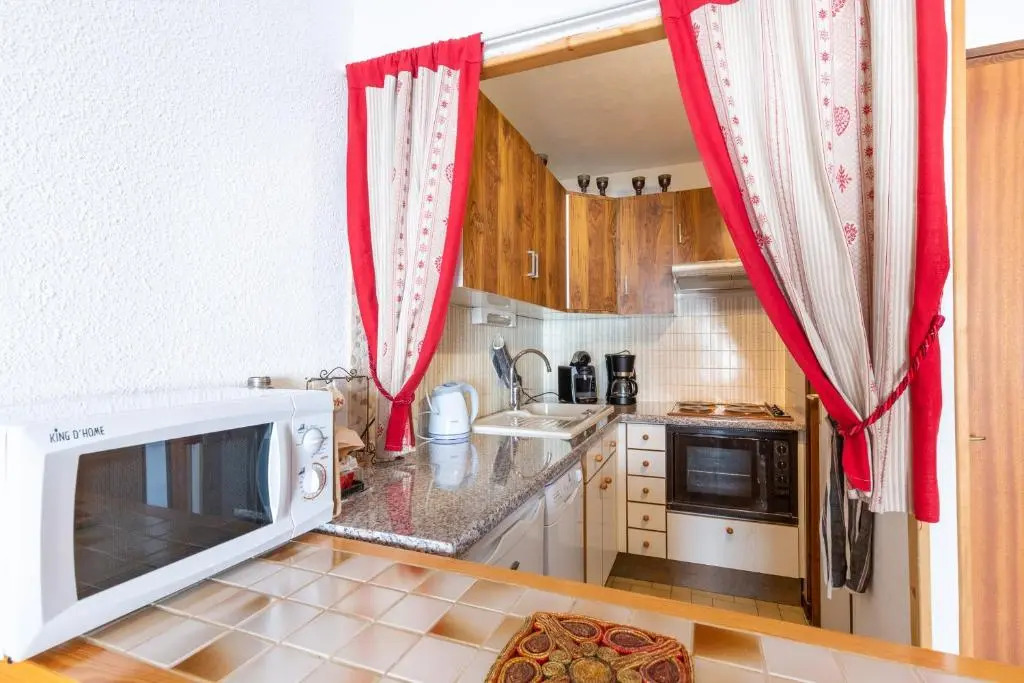 Bright 40 M2 With Balcony Mountain View