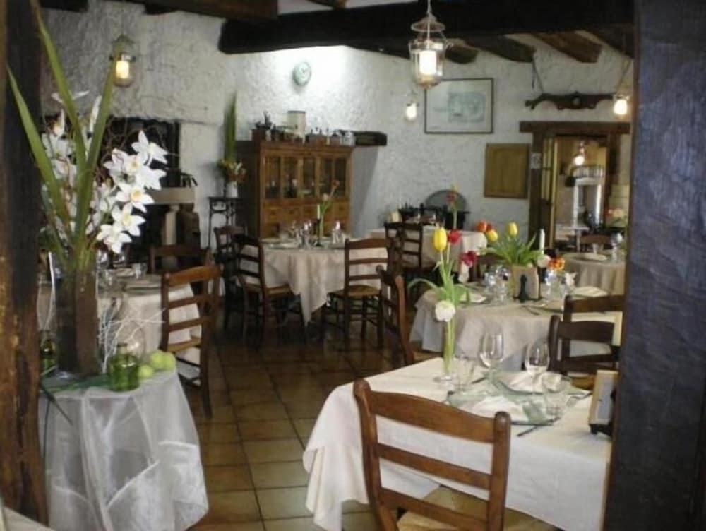 Logis Hotel Restaurant La Grange Du Relais