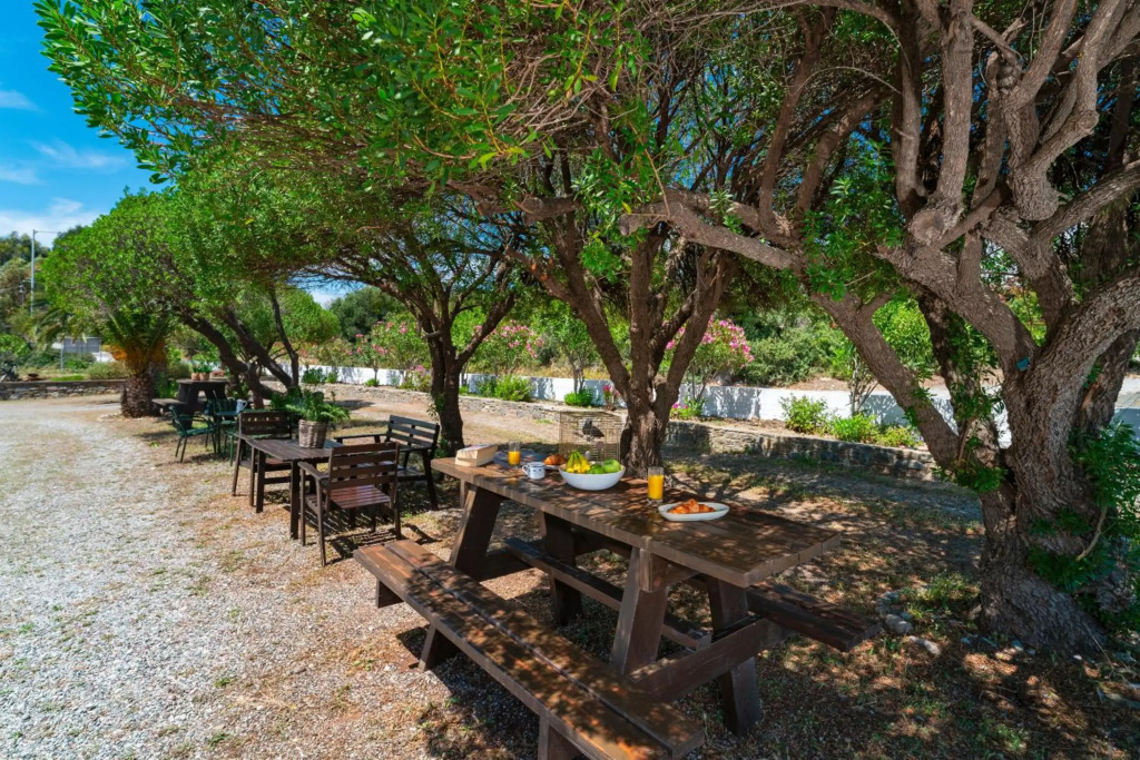 Tselios Apartments & Studios