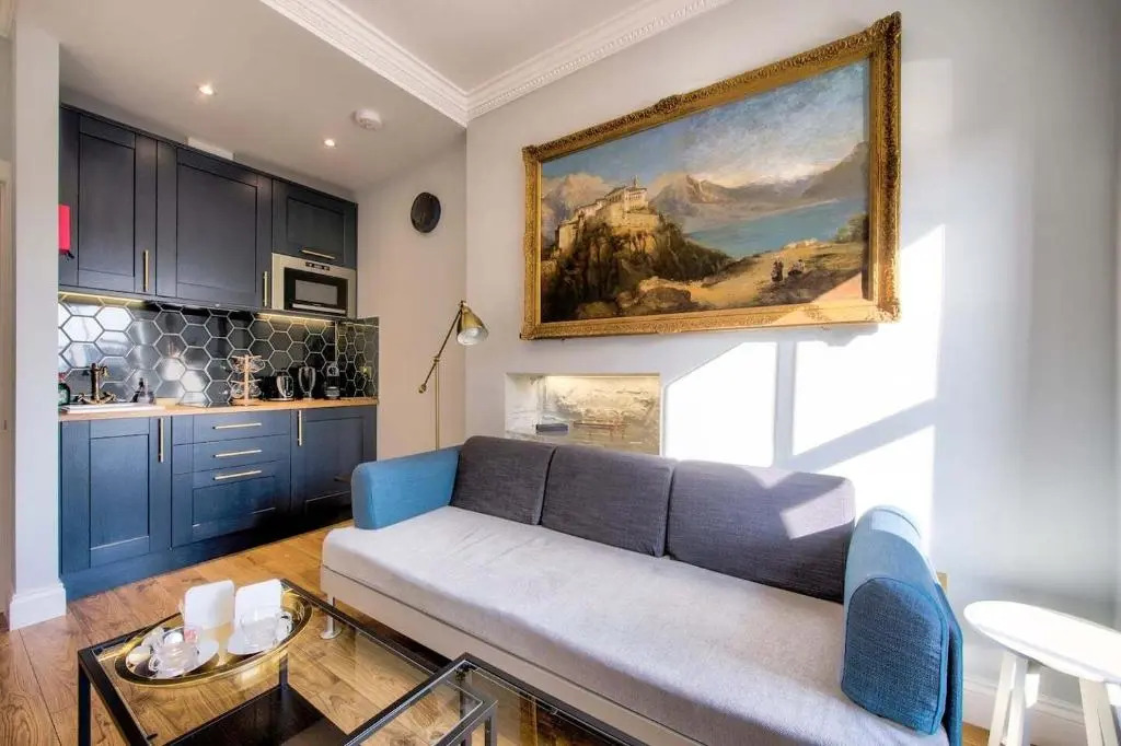 Upper Bow - Luxurious, Modern 1BR Apartment near Castle