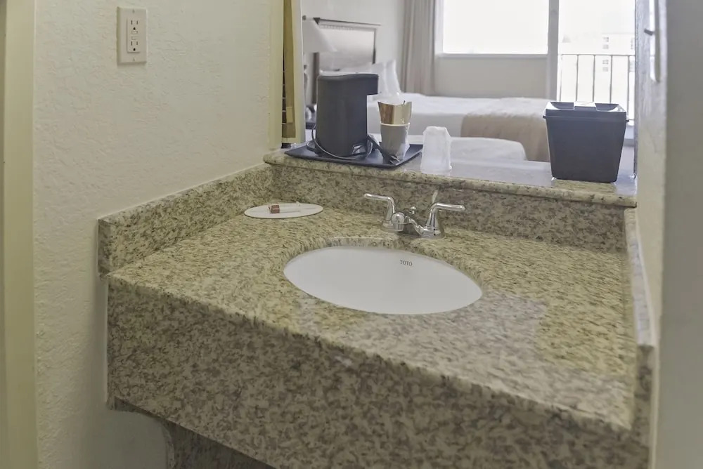 Economy Hotel Plus Wichita