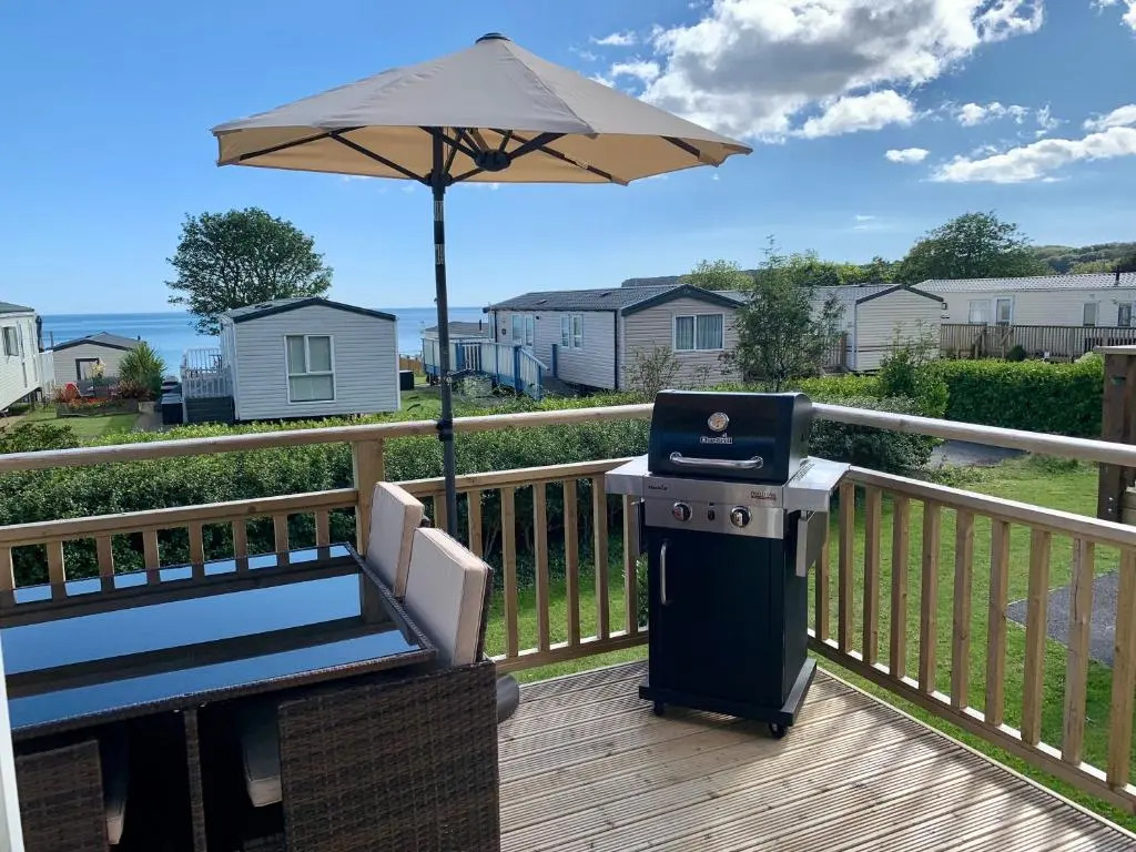Lydstep Beach BayView 2021 3-Bedroom Holiday Home.
