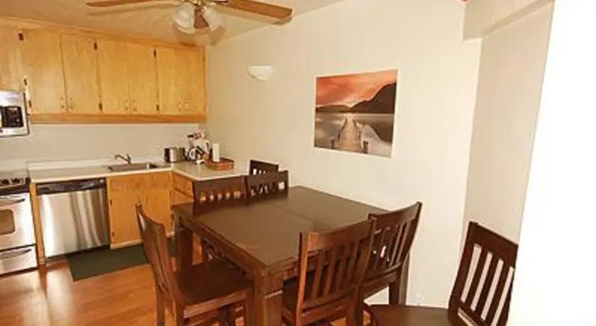 RedAwning Ala Wai Apartment
