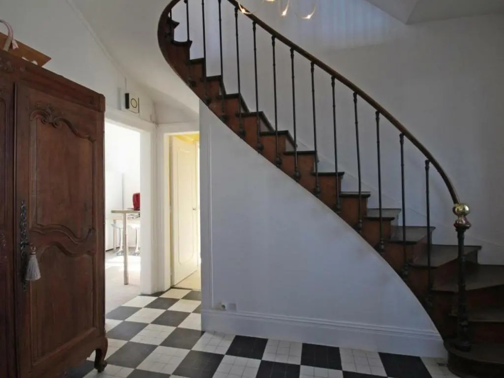 Maison de maître 19ème siècle avec grand parc et 5 chambres, tout inclus, à LAigle - FR-1-497-57