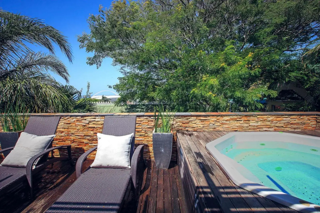 Goble Palms Guest Lodge & Urban Retreat