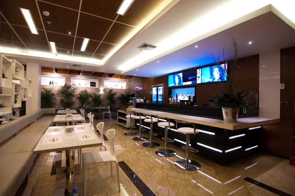 Lyz Business Hotel
