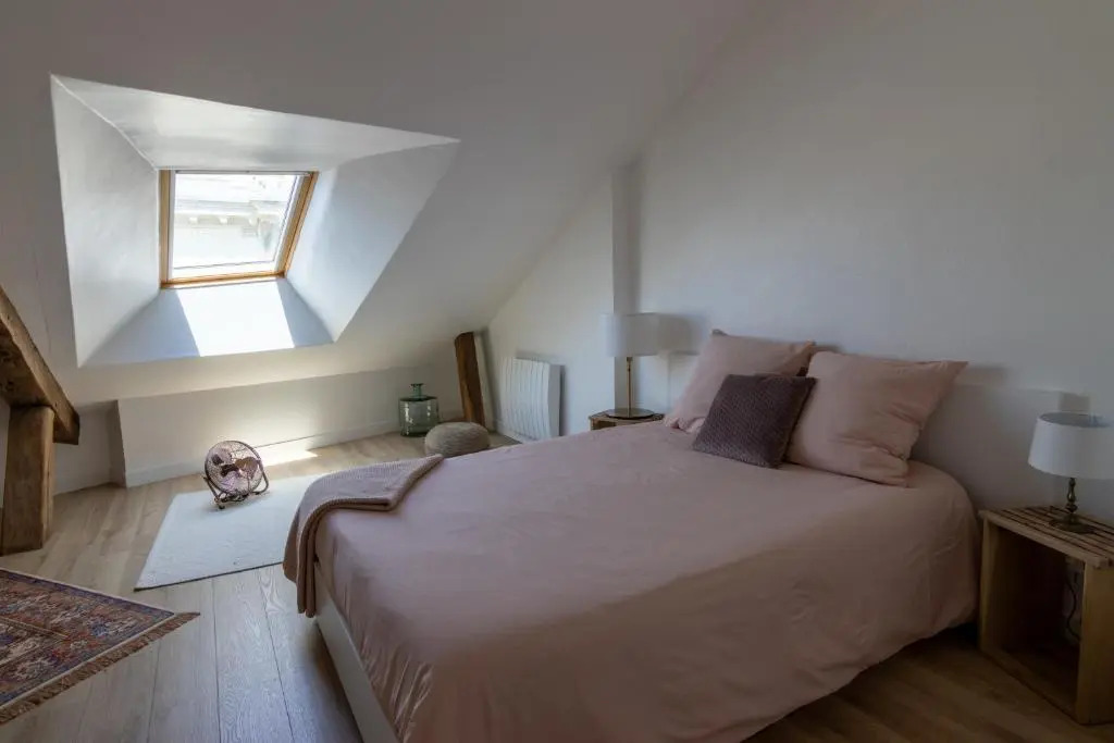 APPARTEMENT DUPLEX SAUMUR CENTRE, refait à neuf, à proximité du château