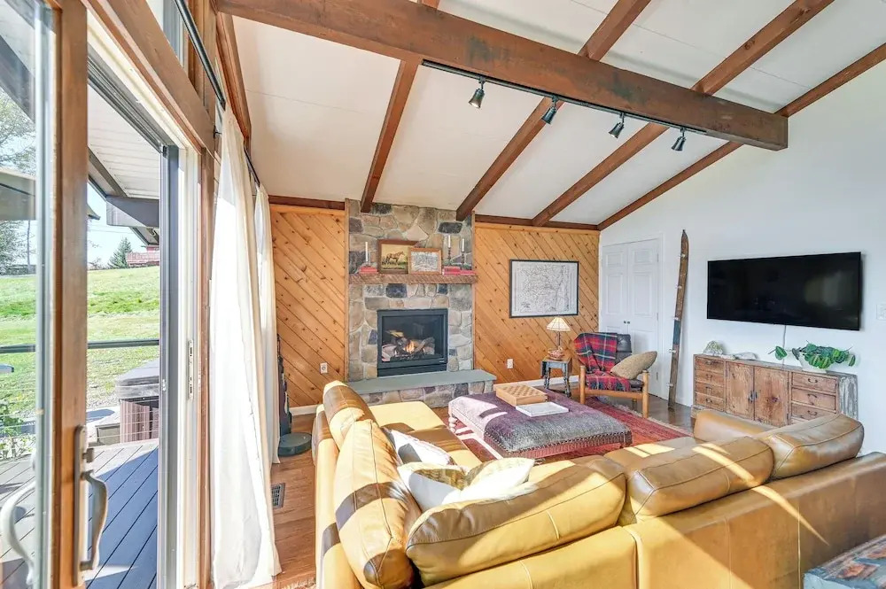 Cozy Mtn-view Chalet < 2 Mi to Windham Slopes
