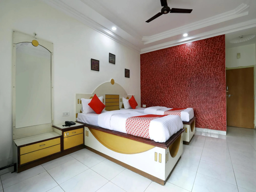 OYO Flagship 12049 Hotel Ravi Kiran Executive