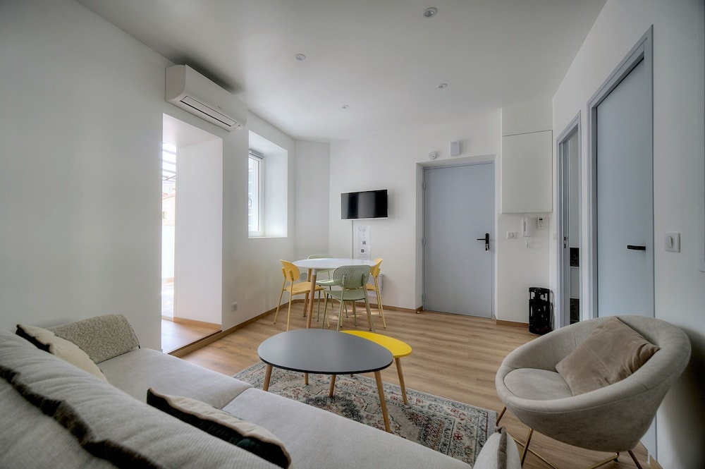 Moderne 2 pi ces c ur du Quartier Suquet A1b261
