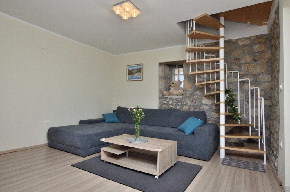 Apartment Hill