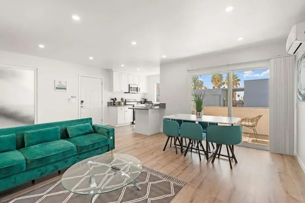 Foothills Oasis w Private Balcony Free Parking 3