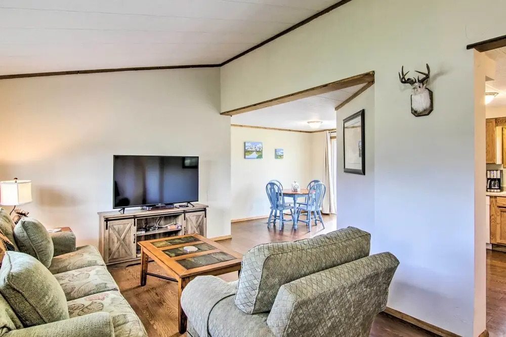 Montana's Emigrant Peaks Getaway: Apt w/ Amenities